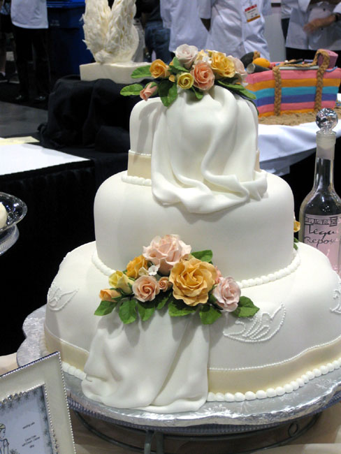 Center » Wedding Cake